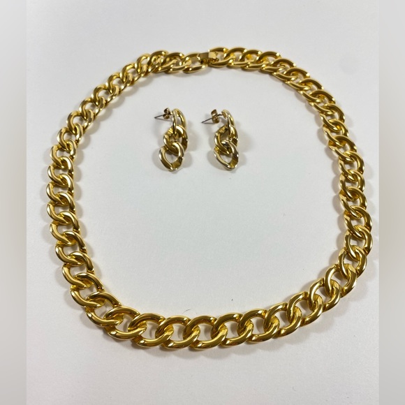 1980's Chunky Gold Tone Link Choker and Matching Post Earrings - Picture 9 of 13